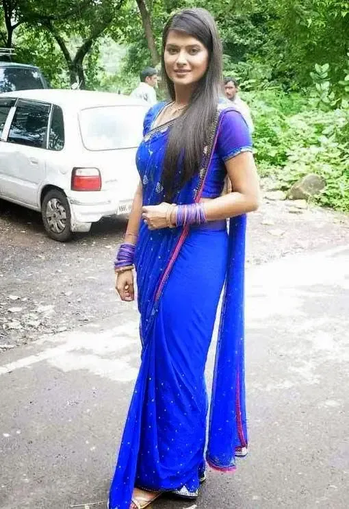 INDIAN TV ACTRESS KRATIKA SENGAR IMAGES IN BLUE SAREE 2